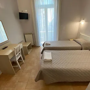 2* Ξενοδοχείο Atena